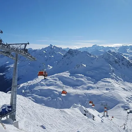 Montafonerhaus Berg-gluck بارتنين